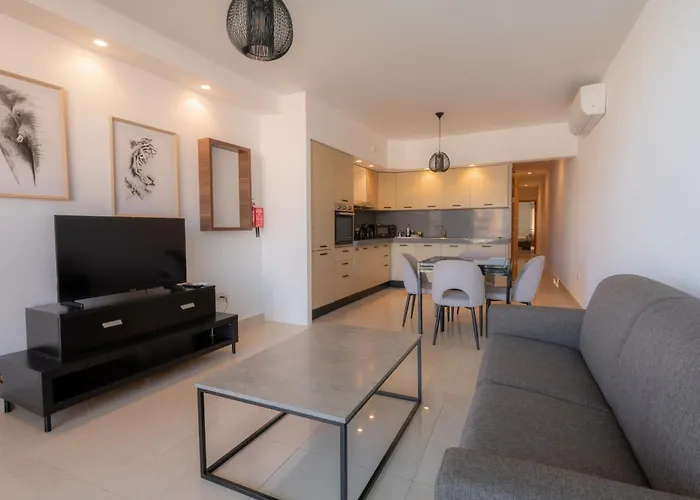 Bayview Seafront 5 شقة *