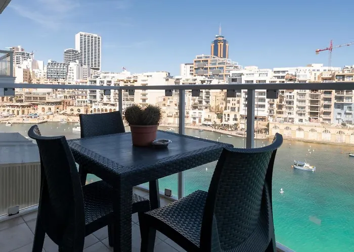 Bayview Seafront 5 شقة