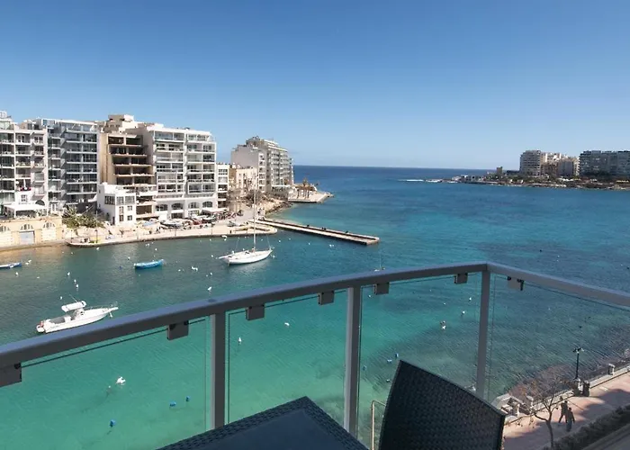 Bayview Seafront 5 شقة